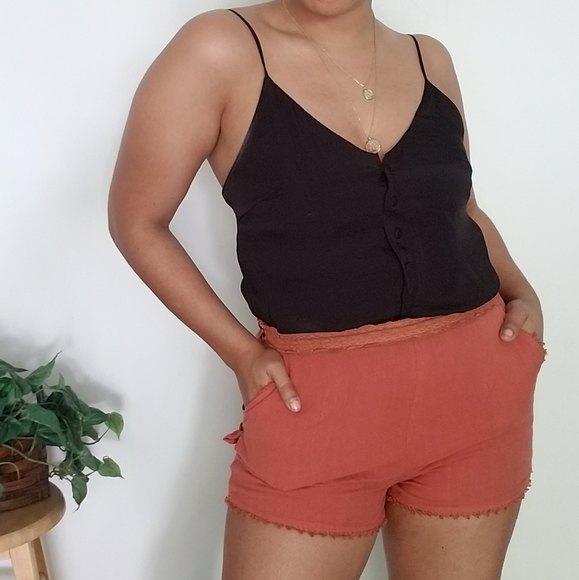 ON THE EDGE RUSTY LACE DETAIL SHORTS - Picture 13 of 15